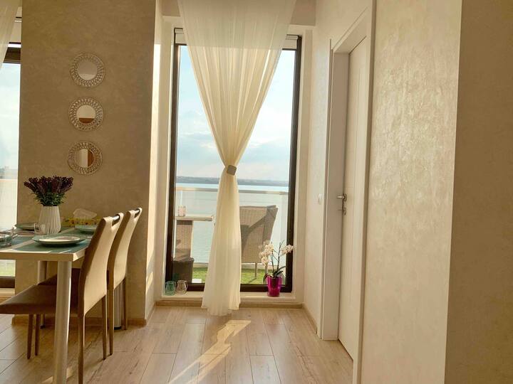 Lilly’s Apartment by the lakeSunset View Condominiums for Rent in