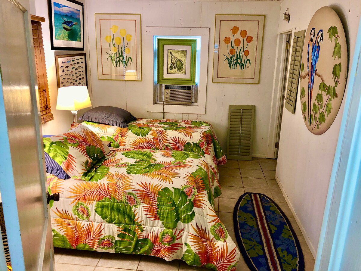 Middelste slaapkamer met
twee eenpersoonsbedden
Jack & Jill Badkamer