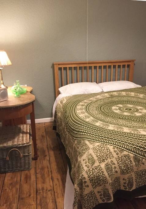 South facing , sunny double bedroom overlooking Glyderau mountains