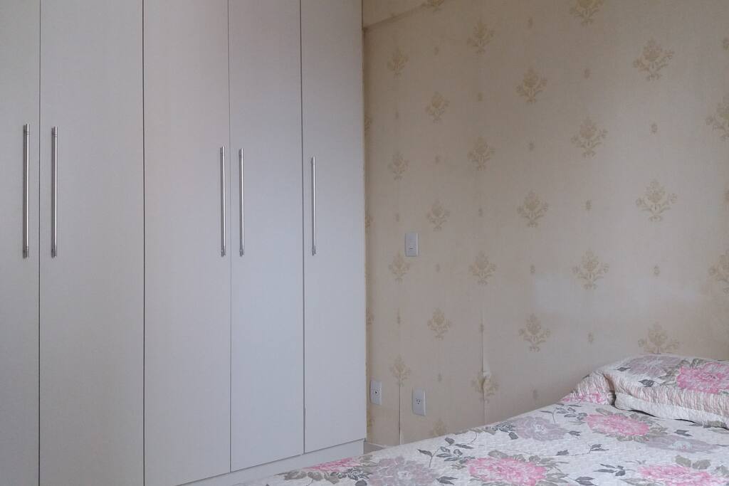 QUARTO/BEDROOM