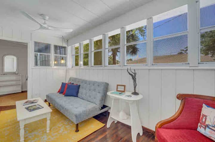 Tybee Hidden Gem! Sleeps 10. Peaceful & Spacious! - Tybee Island, GA