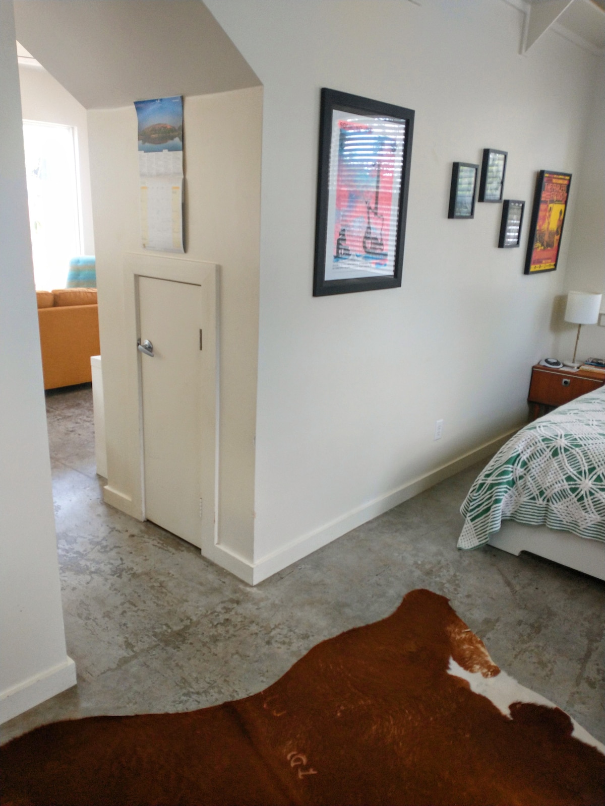 Central/East Maple Ave. Guest House