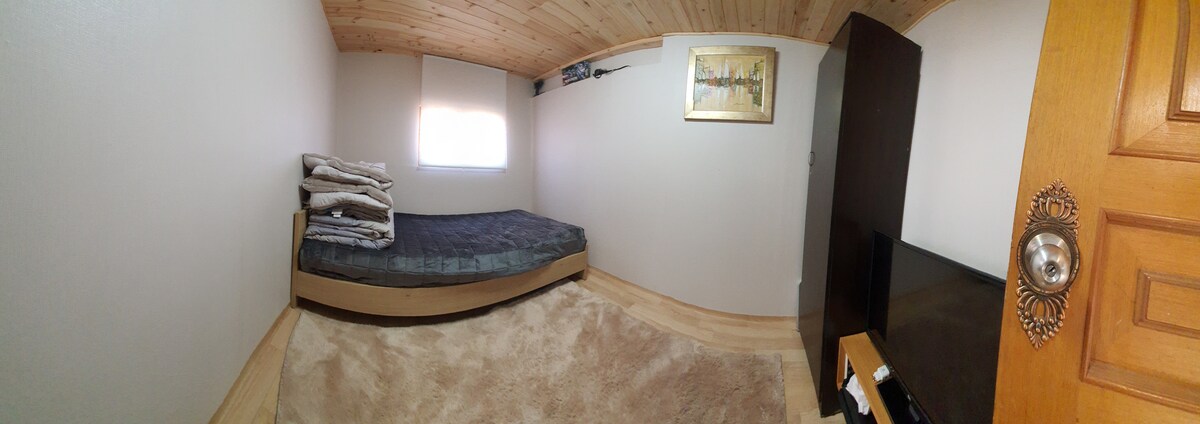 Kleine kamer. Slaapkamer.