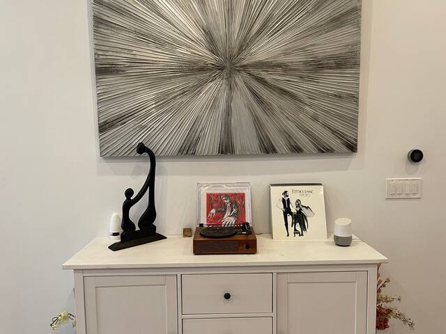 Modern Paradise in Denvers Best Neighborhood! gallery image 4