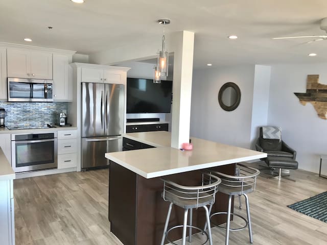 Luxury Waterfront Condo with Direct Beach Access! gallery image 5