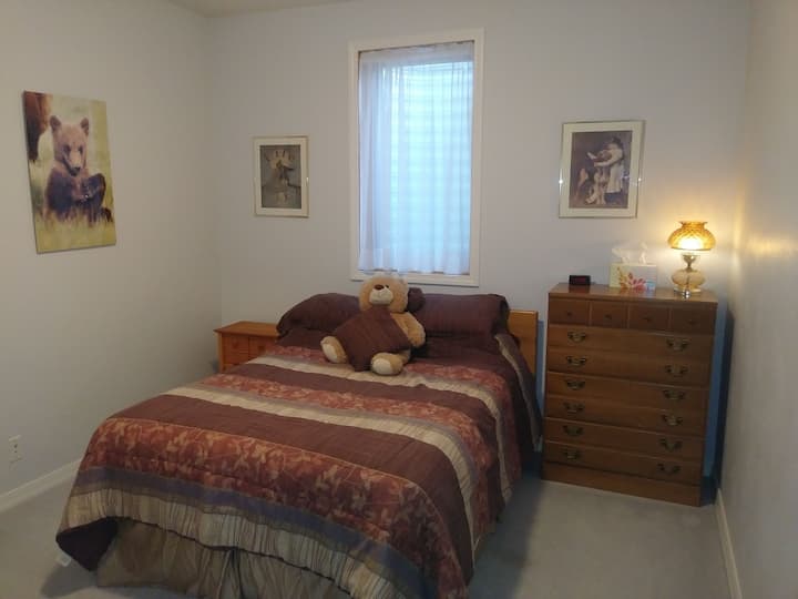 Chumba Kidogo cha Bear na kitanda cha watu wawili