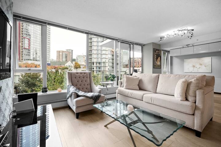 Luxurious, Designer 3 bedrooms Condo – Sleeps 8 gallery image 3
