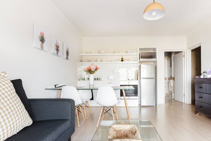 Table Bay Views from a Luxe Apartment gallery image 3