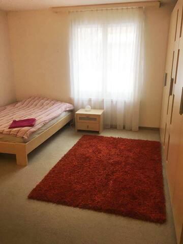 Private Room close at trainstation and airport