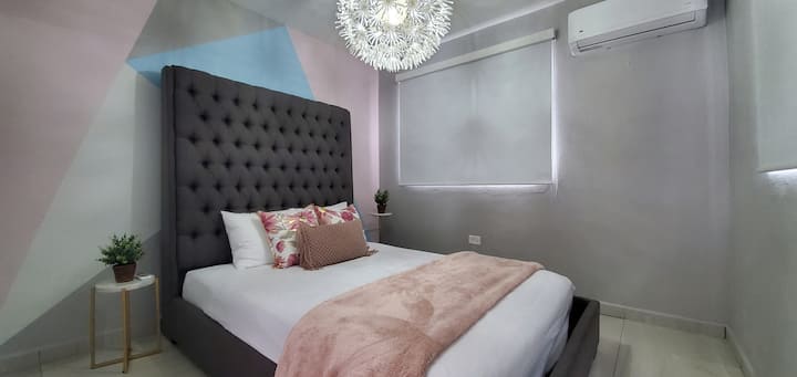 4号卧室。标准双人床