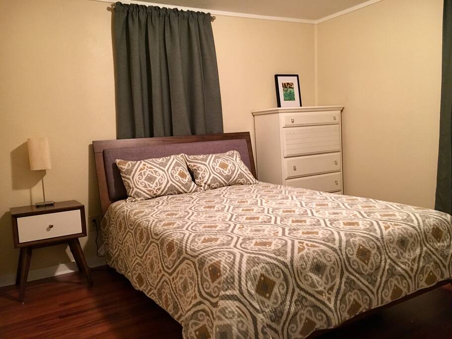 Comfy Queen Mattress. "Casper Wave" Brand