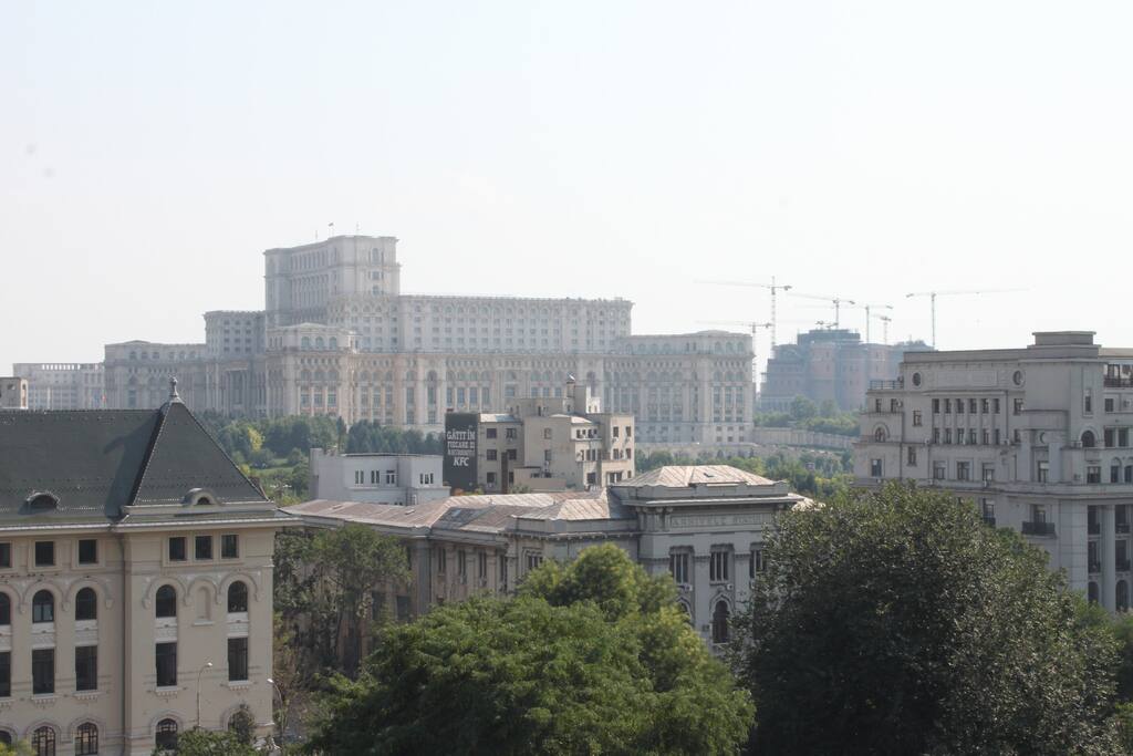 Direct sight on the House of the People