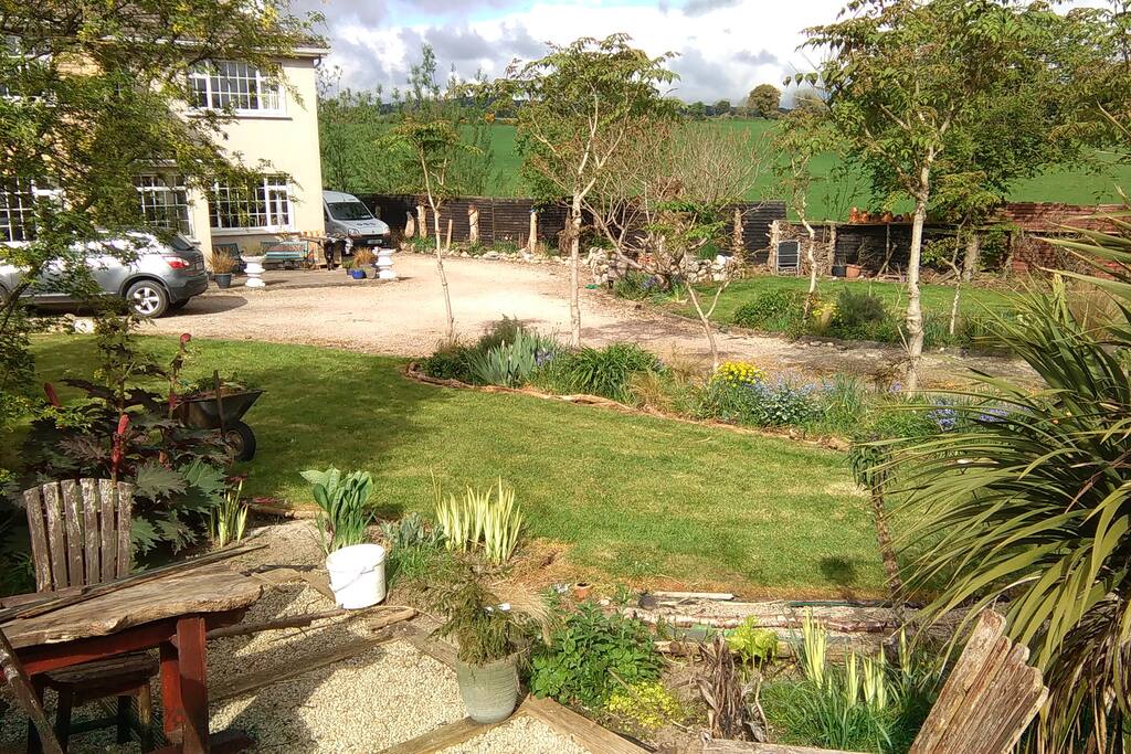 BBQ Area - Front Garden