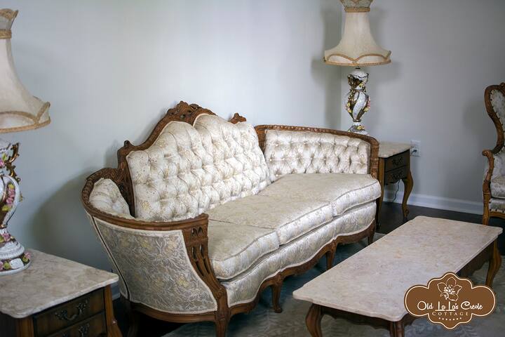 Historic 2-Story in Family/Tourist Friendly Area gallery image 2