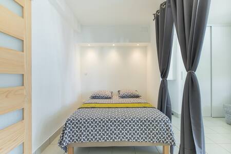 Studio confortablement équipé à  Ste Clotilde