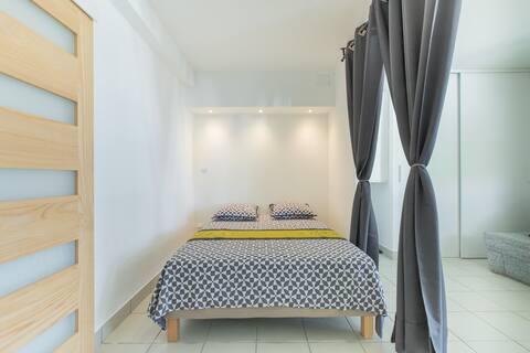 Studio confortablement équipé à  Ste Clotilde