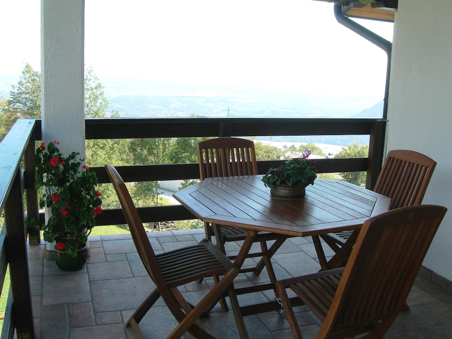 Tavolo nel terrazzo
