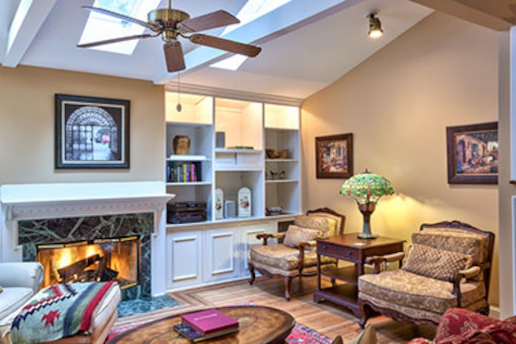 Living room w/ fireplace