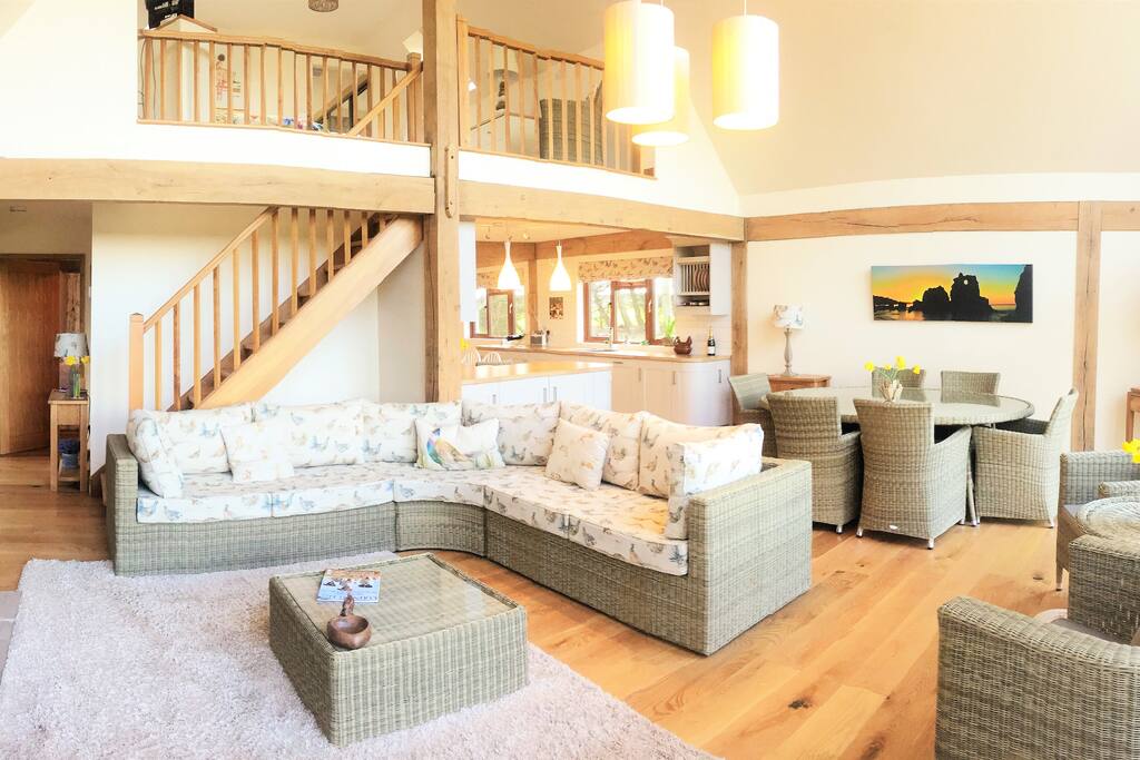 Spacious living room