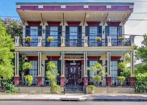 Stunning 11BD Historic Marigny Mansion – Sleeps 30