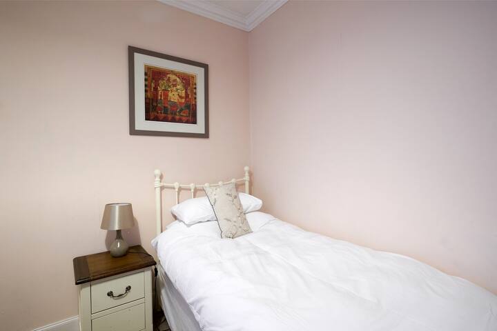 3 Bedroom Apartment – Historic Old Town gallery image 5