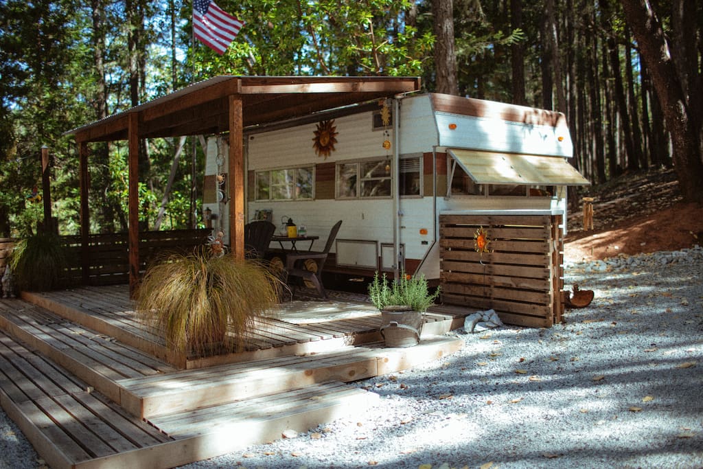 Cates Cozy Retreat Campers/RVs for Rent in Grants Pass, Oregon