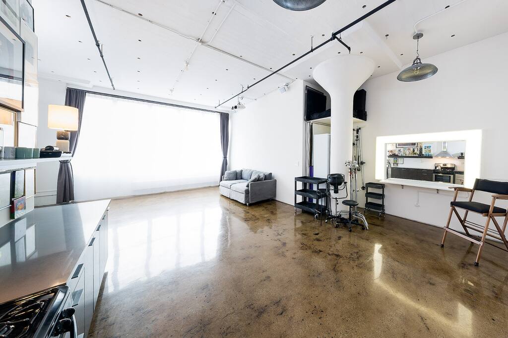 Open, bright, minimalist and zen space