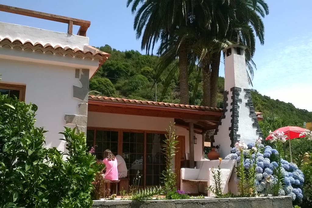 Casa Medina Fachada principal y terraza