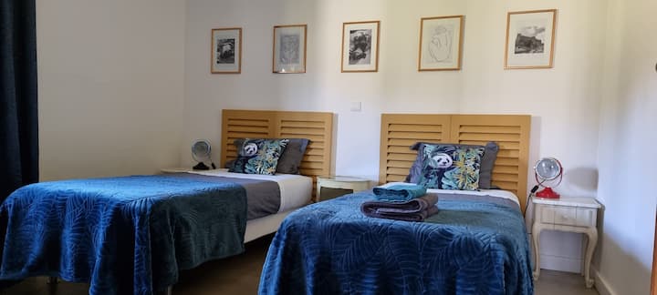 ห้องนอนที่สองมี 2 เตียง 900x2000