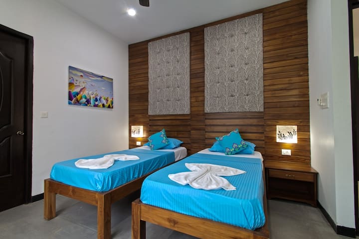 Lujosa villa con amplias habitaciones y accesorios modernos 