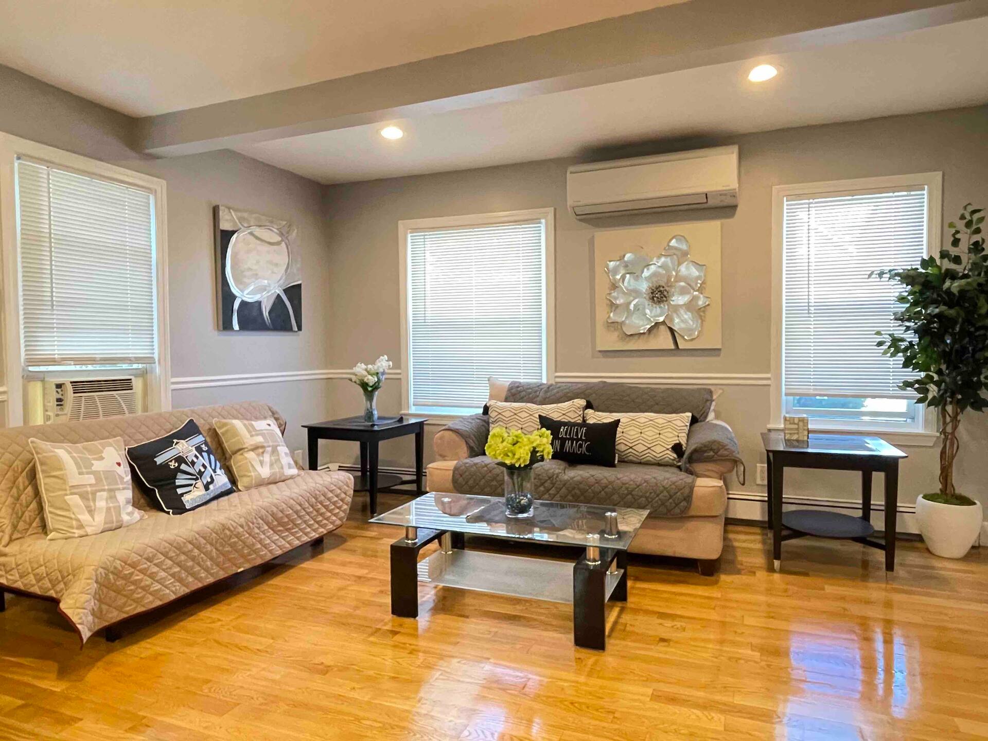 Varsity One w/2BRs, 1 bath, 4-5 guests