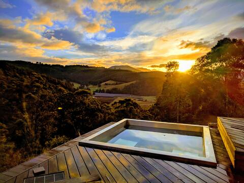 Orchards Nest - private, mineral hot tub w/ views