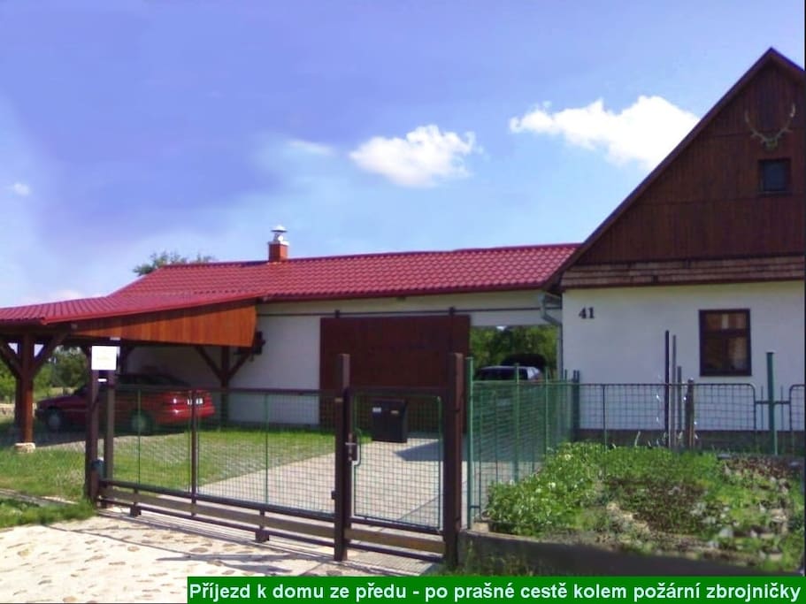 Příjezd k domku č.p. 41 od severu.