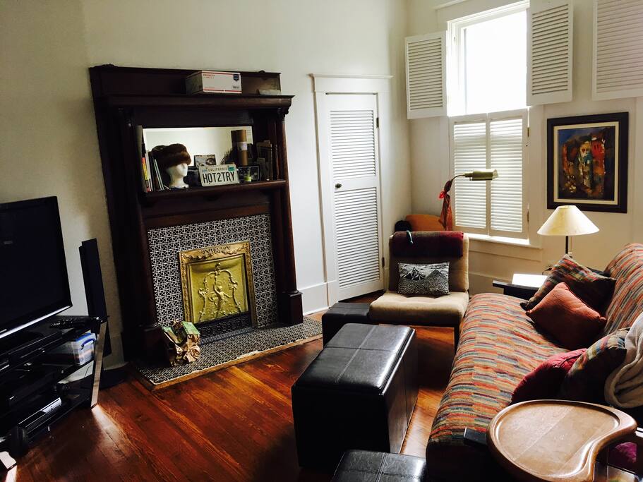 TV/guest room with comfy futon