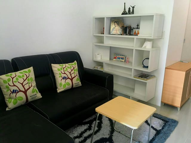 1 Bedroom Unit w/ Balcony & Free WIFI @ SMDC Light