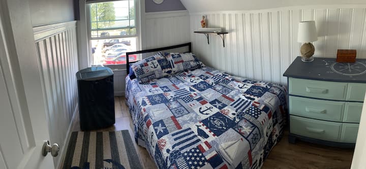 Гостинска соба со поглед на океан, клима уред.