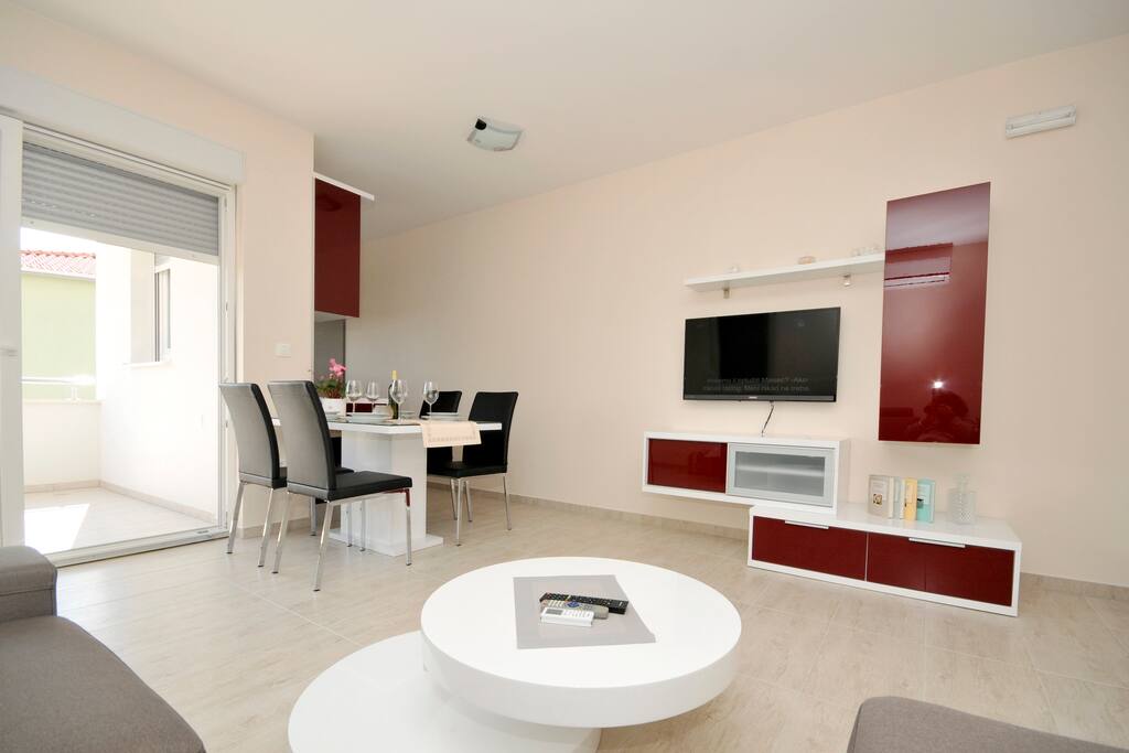 Living/dining area