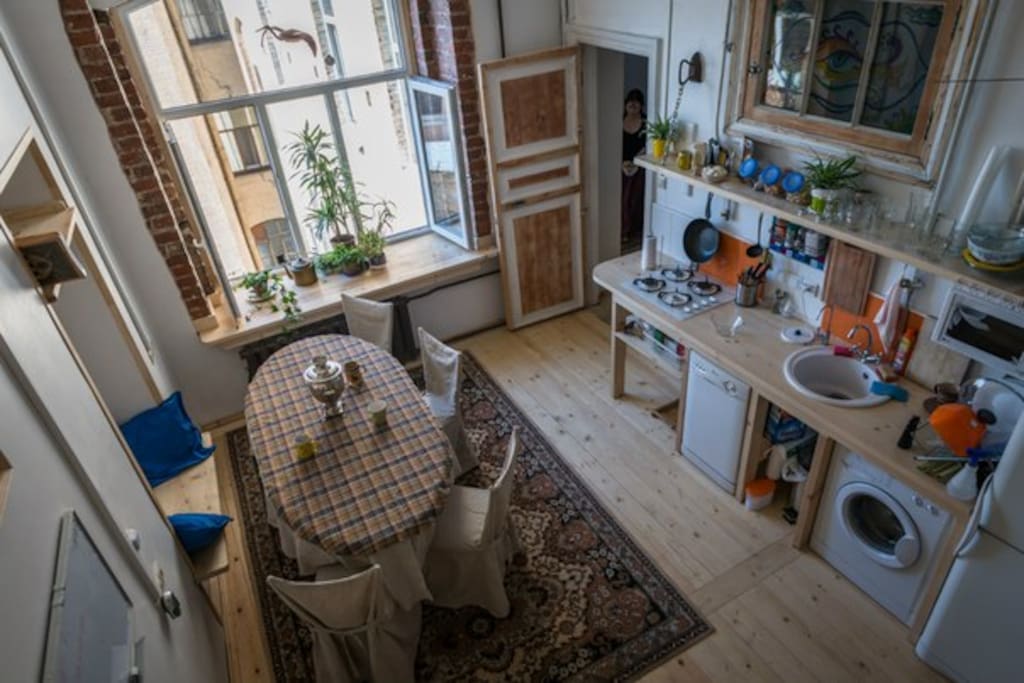 The cozy kitchen.