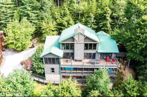 Views! Affordable luxury! Hot tub!