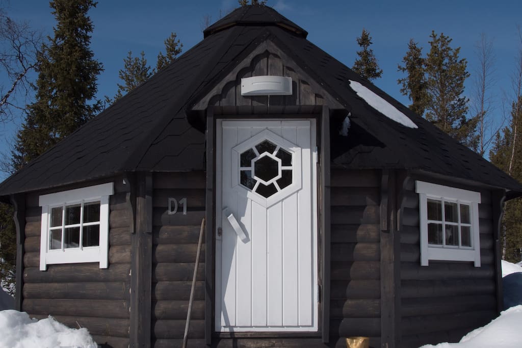 The cabin in wintertime D1