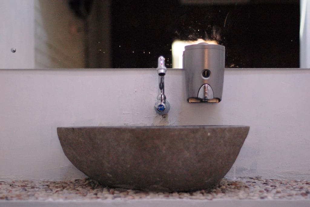 Wash basin