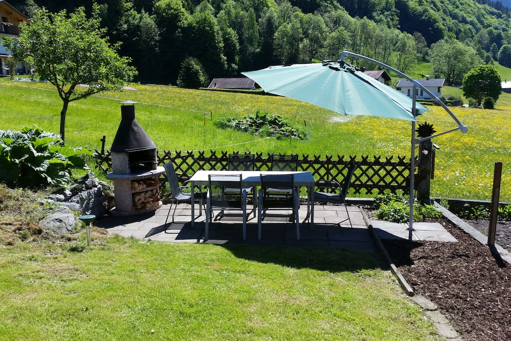 Der Gartensitzplatz mit Gartengrill
