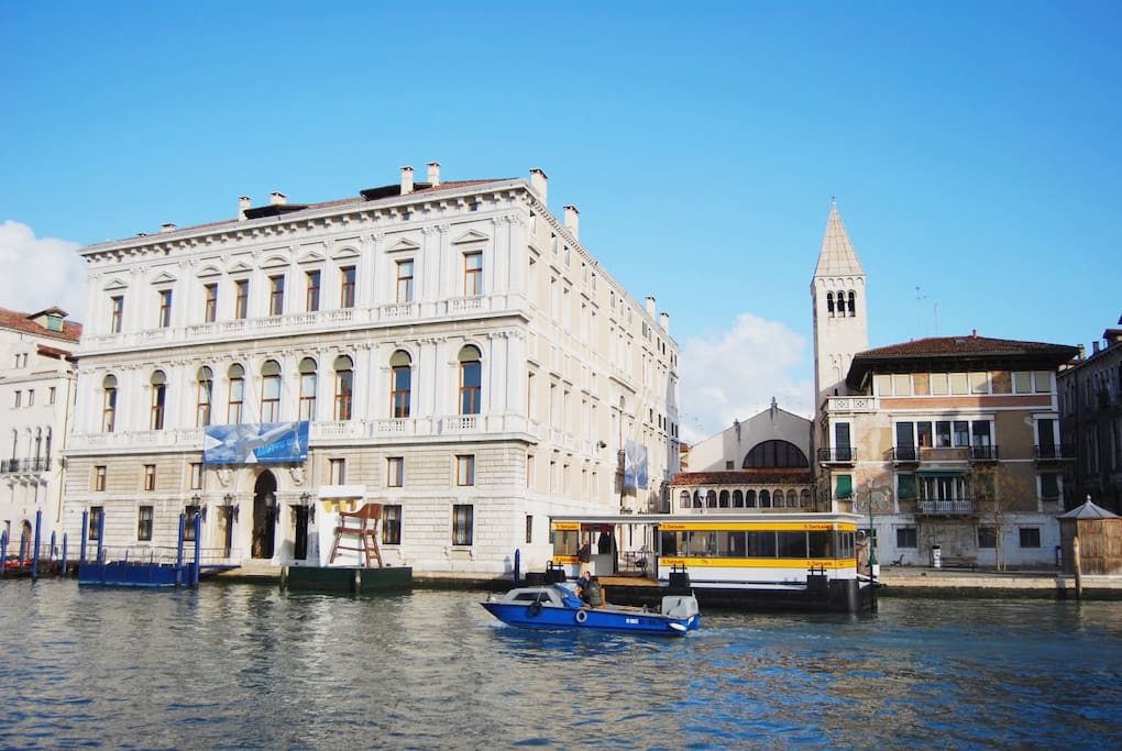 This is the view of palazzo Grassi and its n. 2 vaporetto stop at 50 meters from the apartment