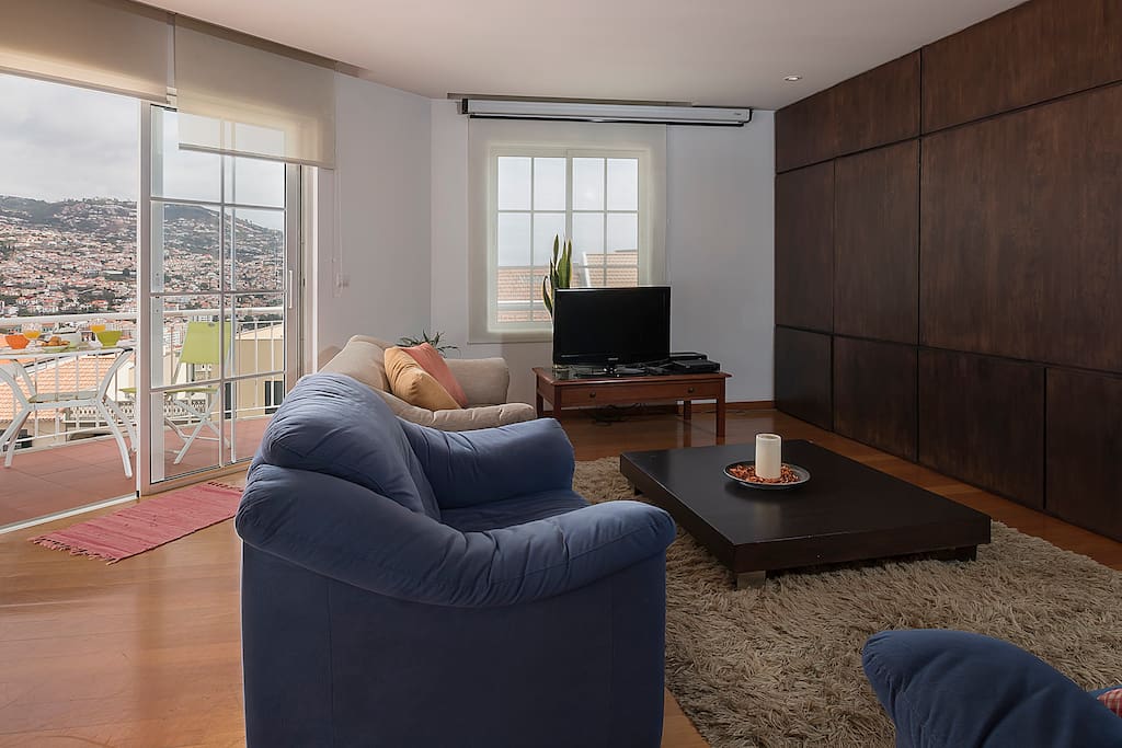 Living Room / Sala de Estar