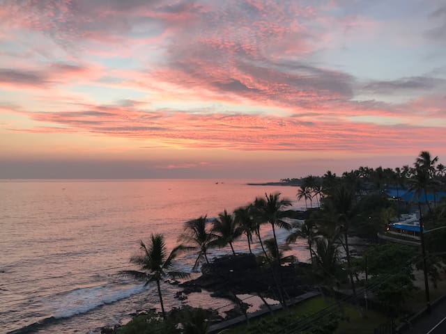 Kona Ali’i 502 Oceanfront Condo