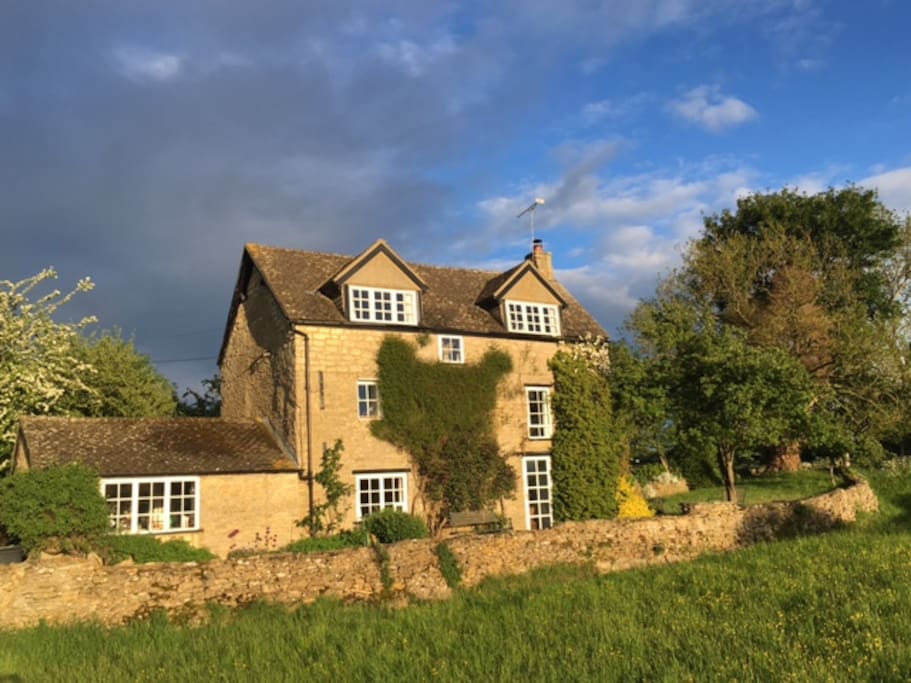Secluded Cotswolds Cottage Near Oxford Cottages for Rent in Taston