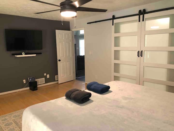 Second primary suite, king bed with private en-suite bathroom and a cozy sitting nook, ideal for couples or a parent who wants extra privacy.