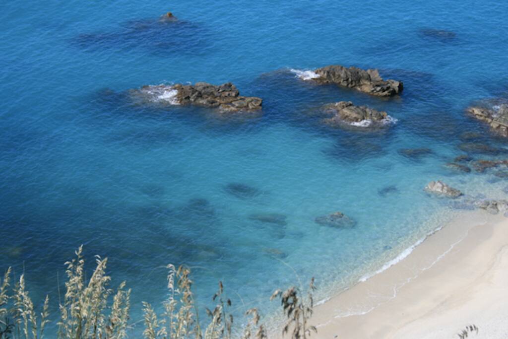 Spiaggia di Soverato a 2 km