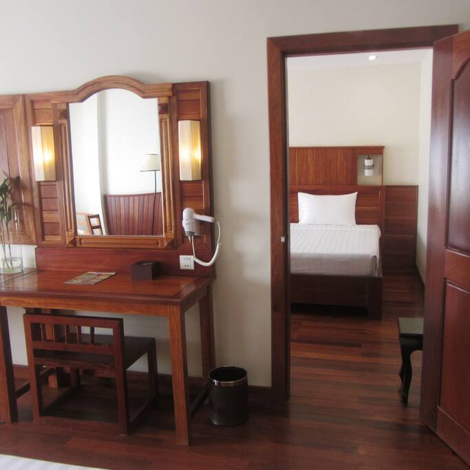 Connecting Room