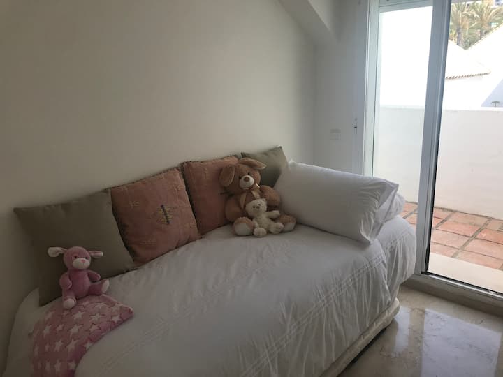 Tercer dormitorio con dos camas separadas.